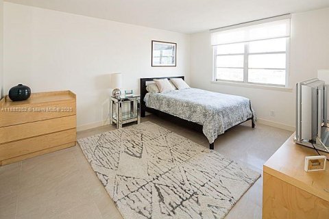 Condominio en alquiler en Miami Beach, Florida, 1 dormitorio, 84.54 m2 № 1931362 - foto 4