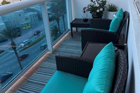 Condominio en alquiler en Miami Beach, Florida, 1 dormitorio, 84.54 m2 № 1931362 - foto 2