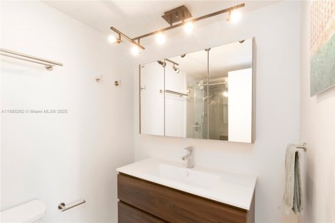 Condominio en alquiler en Miami Beach, Florida, 1 dormitorio, 84.54 m2 № 1931362 - foto 15