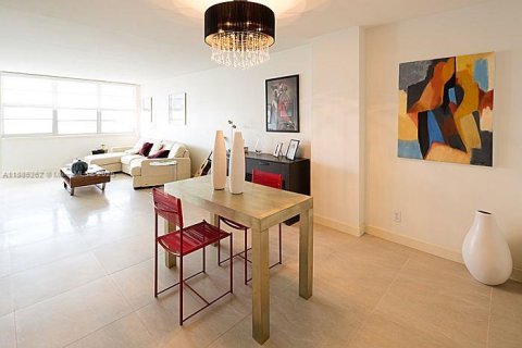 Condominio en alquiler en Miami Beach, Florida, 1 dormitorio, 84.54 m2 № 1931362 - foto 6