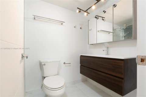 Condominio en alquiler en Miami Beach, Florida, 1 dormitorio, 84.54 m2 № 1931362 - foto 12