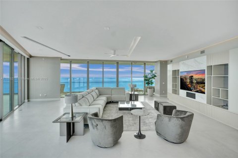 Снять в аренду кондоминиум в Санни-Айлс-Бич, Флорида 4 спальни, 302.4м2, № 1932738 - фото 11