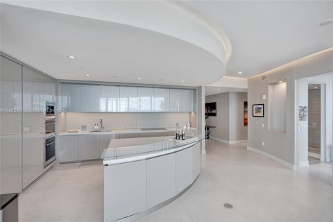 Снять в аренду кондоминиум в Санни-Айлс-Бич, Флорида 4 спальни, 302.4м2, № 1932738 - фото 15