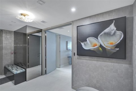 Снять в аренду кондоминиум в Санни-Айлс-Бич, Флорида 4 спальни, 302.4м2, № 1932738 - фото 3