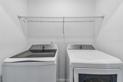 Townhouse in Oviedo, Florida 4 bedrooms, 188.13 sq.m. № 2092889 - photo 27