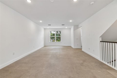 Townhouse in Oviedo, Florida 4 bedrooms, 188.13 sq.m. № 2092889 - photo 12