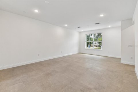 Townhouse in Oviedo, Florida 4 bedrooms, 188.13 sq.m. № 2092889 - photo 11
