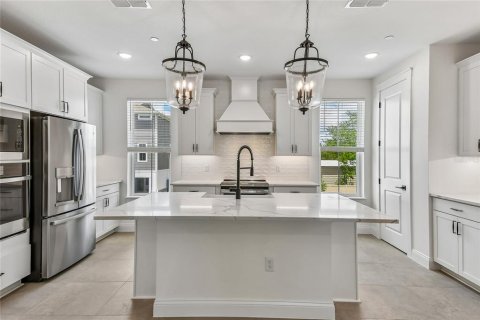 Townhouse in Oviedo, Florida 4 bedrooms, 188.13 sq.m. № 2092889 - photo 3