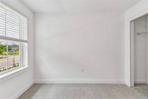 Townhouse in Oviedo, Florida 4 bedrooms, 188.13 sq.m. № 2092889 - photo 24