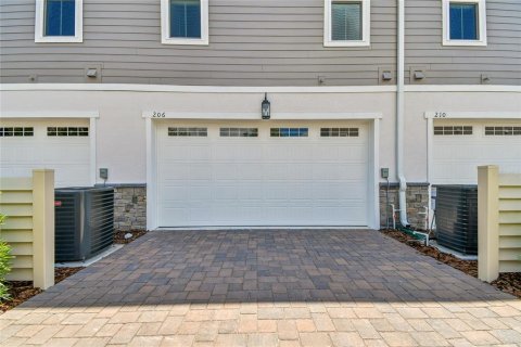 Townhouse in Oviedo, Florida 4 bedrooms, 188.13 sq.m. № 2092889 - photo 29