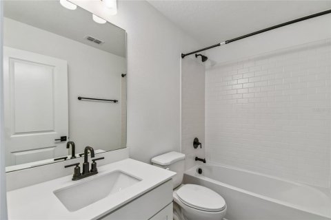 Townhouse in Oviedo, Florida 4 bedrooms, 188.13 sq.m. № 2092889 - photo 22