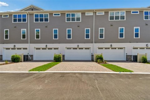 Townhouse in Oviedo, Florida 4 bedrooms, 188.13 sq.m. № 2092889 - photo 28