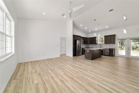 House in Ocala, Florida 3 bedrooms, 133.31 sq.m. № 1915151 - photo 4