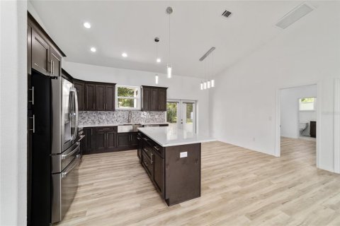 House in Ocala, Florida 3 bedrooms, 133.31 sq.m. № 1915151 - photo 6
