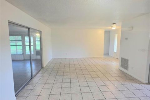 Casa en alquiler en Ocala, Florida, 3 dormitorios, 125.98 m2 № 1906862 - foto 3