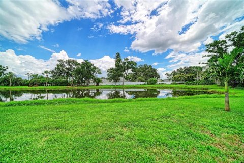 House in Sarasota, Florida 3 bedrooms, 143.72 sq.m. № 2322843 - photo 15