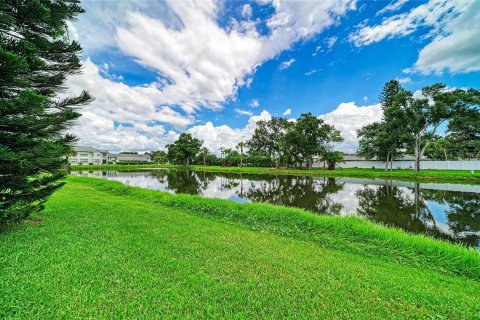 House in Sarasota, Florida 3 bedrooms, 143.72 sq.m. № 2322843 - photo 16