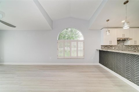 House in Sarasota, Florida 3 bedrooms, 143.72 sq.m. № 2322843 - photo 7