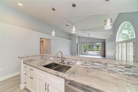 House in Sarasota, Florida 3 bedrooms, 143.72 sq.m. № 2322843 - photo 20