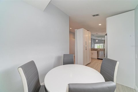 House in Sarasota, Florida 3 bedrooms, 143.72 sq.m. № 2322843 - photo 18