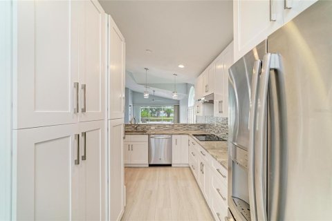 House in Sarasota, Florida 3 bedrooms, 143.72 sq.m. № 2322843 - photo 21