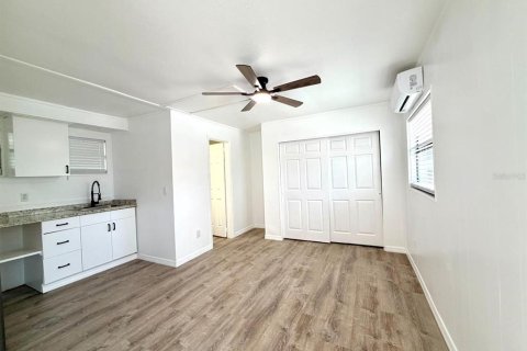 Villa ou maison à louer à New Port Richey, Floride: 23.23 m2 № 2400125 - photo 2
