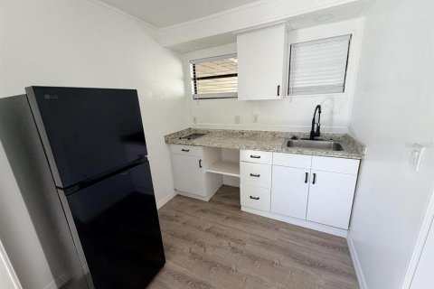 Villa ou maison à louer à New Port Richey, Floride: 23.23 m2 № 2400125 - photo 4