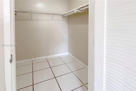 Купить кондоминиум в Дорал, Флорида 2 спальни, 98.48м2, № 1982363 - фото 13