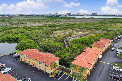 Condo in Tampa, Florida, 2 bedrooms  № 2222285 - photo 25