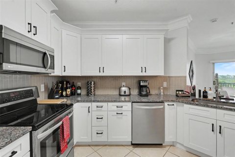 Condo in Tampa, Florida, 2 bedrooms  № 2222285 - photo 9