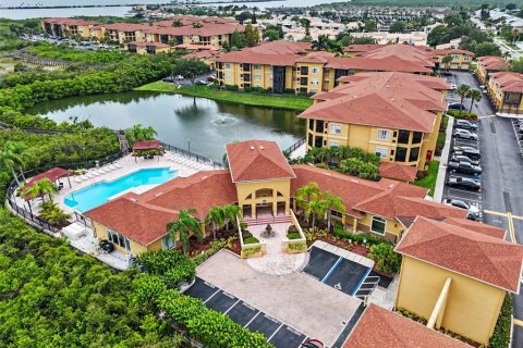 Condo in Tampa, Florida, 2 bedrooms  № 2222285 - photo 22