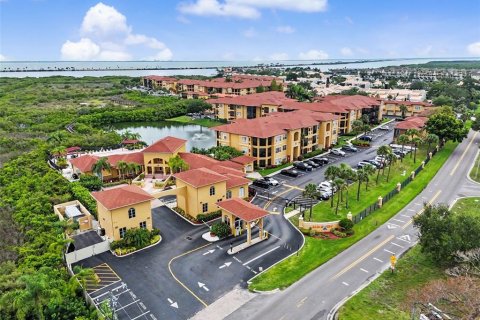 Condo in Tampa, Florida, 2 bedrooms  № 2222285 - photo 23