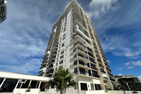 Condominio en Hollywood, Florida, 2 dormitorios № 2089053