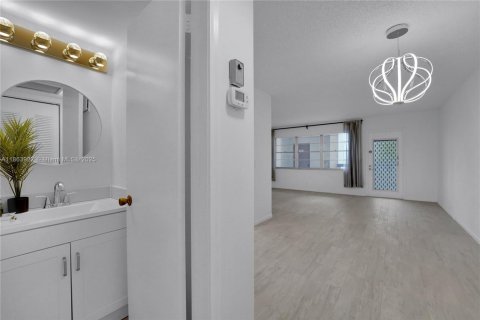 Condominio en venta en Deerfield Beach, Florida, 1 dormitorio, 66.43 m2 № 1891855 - foto 8