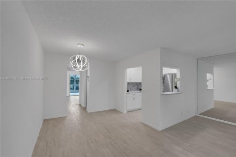 Condominio en venta en Deerfield Beach, Florida, 1 dormitorio, 66.43 m2 № 1891855 - foto 5