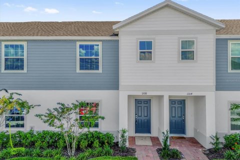 Townhouse in Davenport, Florida 3 bedrooms, 153.29 sq.m. № 2321264