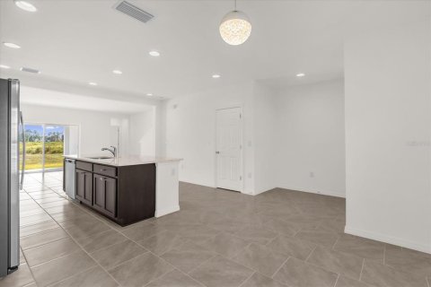 Touwnhouse à vendre à Davenport, Floride: 3 chambres, 153.29 m2 № 2321264 - photo 8