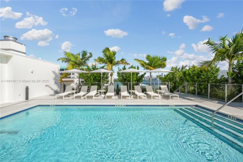 Снять в аренду кондоминиум в Бей-Харбор-Айлендс, Флорида 4 спальни, 207.17м2, № 1949581 - фото 30