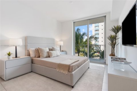 Снять в аренду кондоминиум в Бей-Харбор-Айлендс, Флорида 4 спальни, 207.17м2, № 1949581 - фото 24