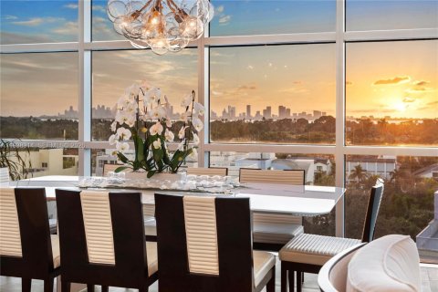 Кондоминиум с 4 спальнями в Майами-Бич, Флорида № 1997790