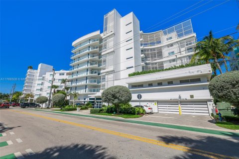 Condominio en alquiler en Bay Harbor Islands, Florida, 2 dormitorios, 106.09 m2 № 1691230 - foto 2
