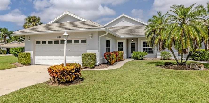 House in Venice, Florida 2 bedrooms, 161.46 sq.m. № 2390728