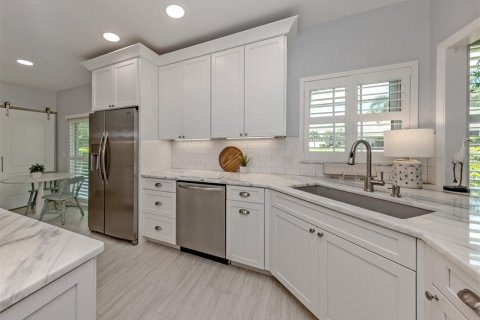 House in Venice, Florida 2 bedrooms, 161.46 sq.m. № 2390728 - photo 10