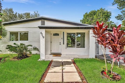 Купить виллу или дом в Холливуд, Флорида 3 спальни, 92.62м2, № 1977120 - фото 1