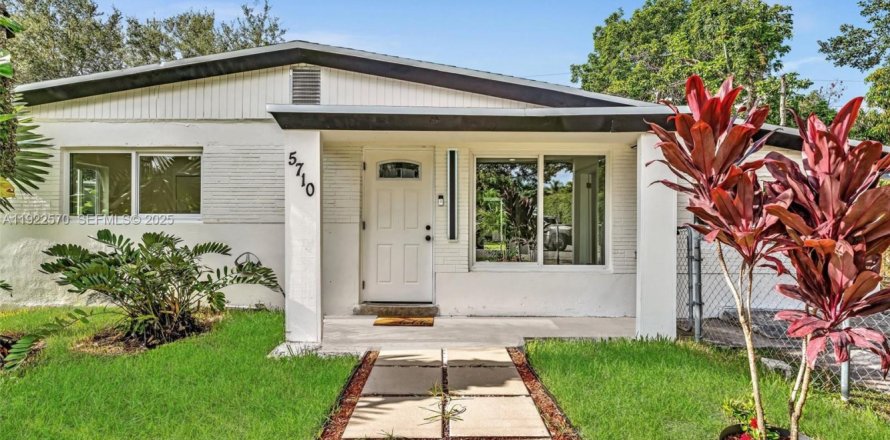 Дом в Холливуд, Флорида 3 спальни, 92.62м2 № 1977120