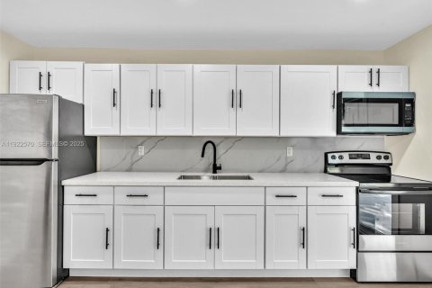 Купить виллу или дом в Холливуд, Флорида 3 спальни, 92.62м2, № 1977120 - фото 14