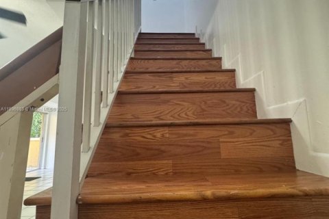 Снять в аренду таунхаус в Майами, Флорида 2 спальни, 83.24м2, № 1949610 - фото 11