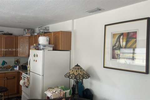 Condo in Miami, Florida, 1 bedroom  № 1328223 - photo 2