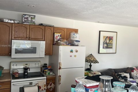 Condo in Miami, Florida, 1 bedroom  № 1328223 - photo 3