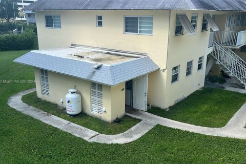 Condo in Miami, Florida, 1 bedroom  № 1328223 - photo 16